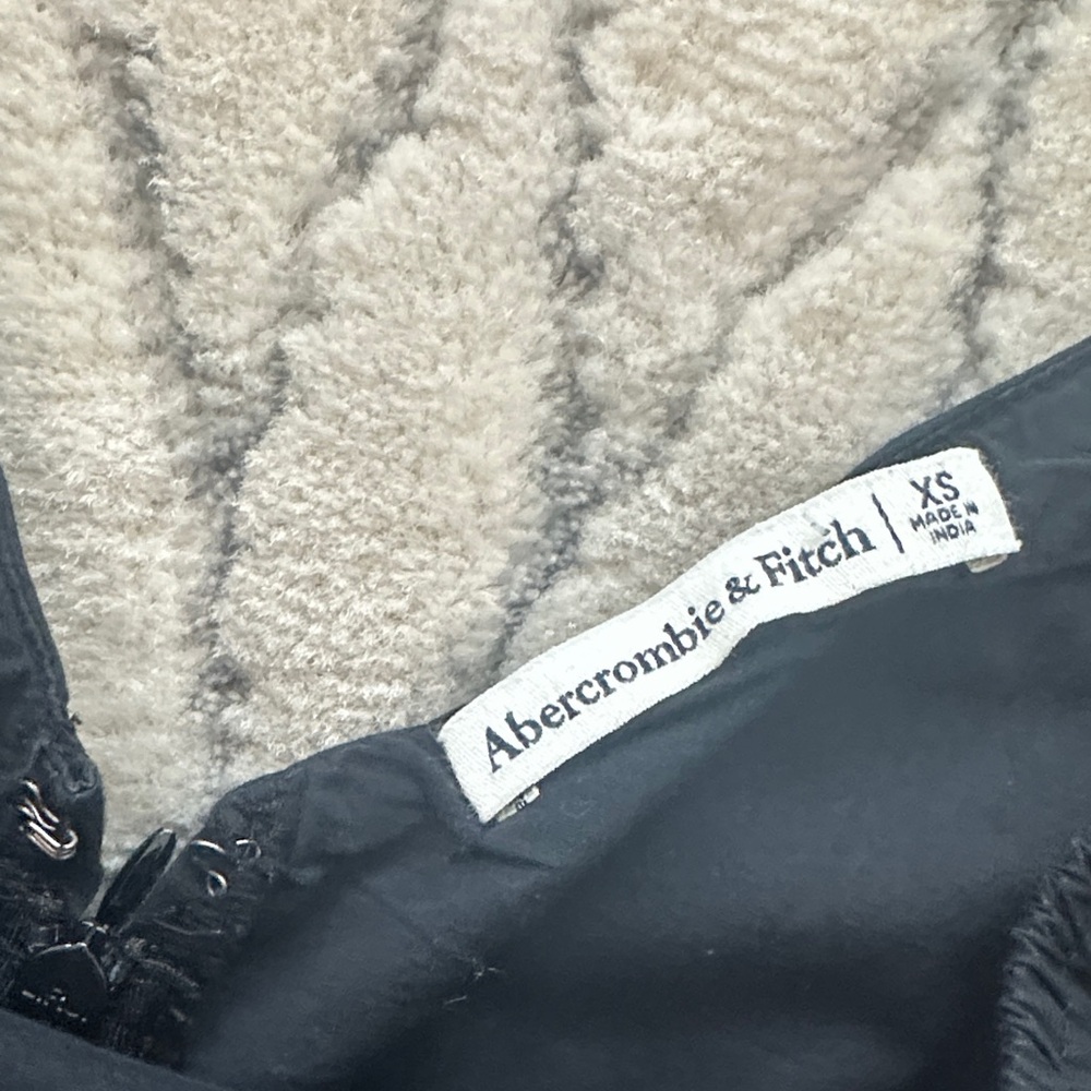 Abercrombie & Fitch Black Puff Sleeve Romper - Picture 2 of 12